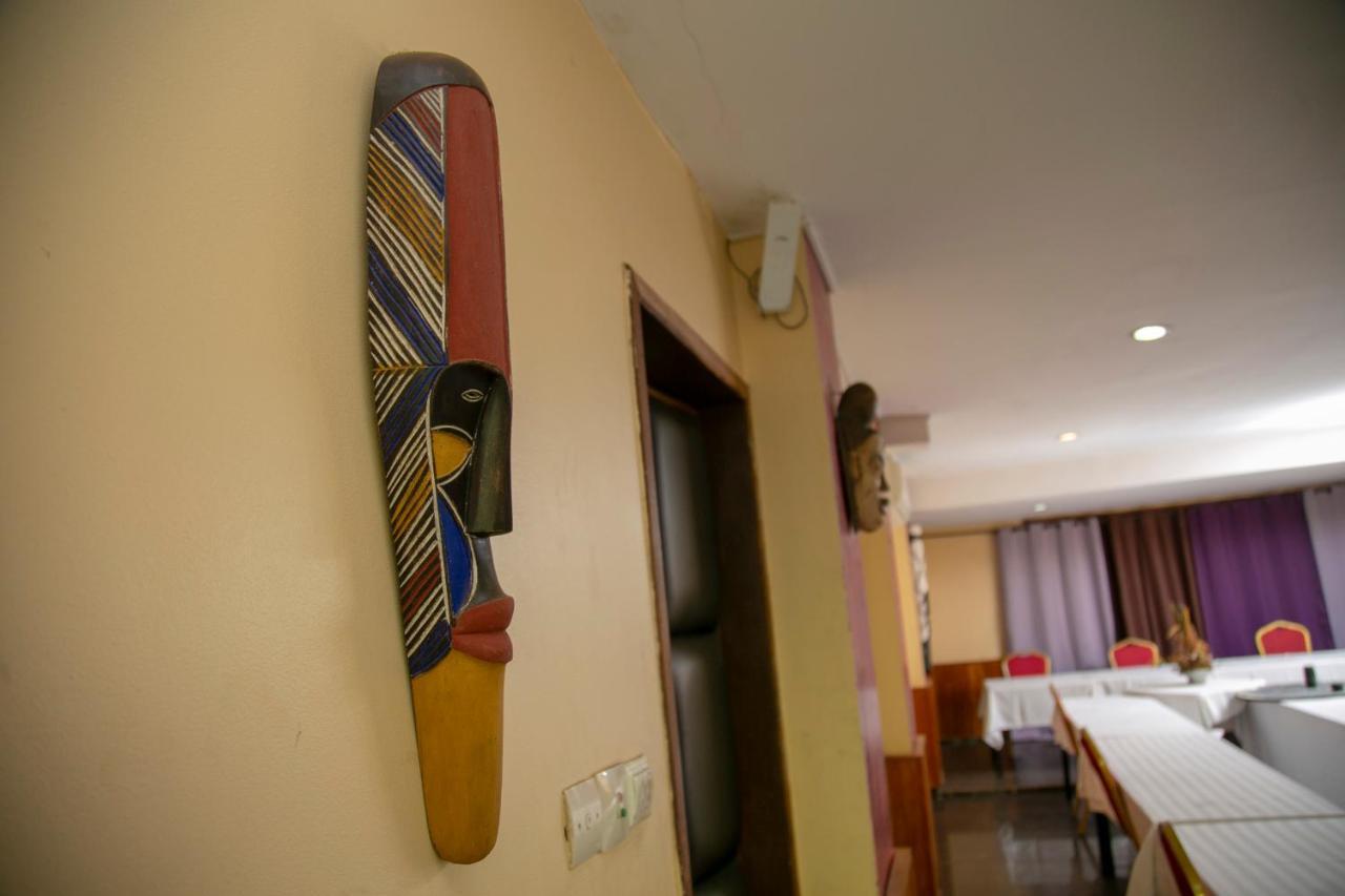 Hotel Yaahot à Yaoundé Extérieur photo