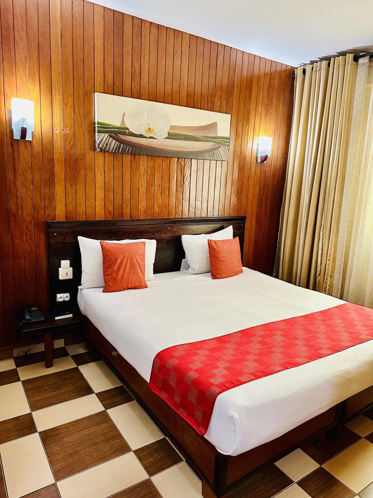Hotel Yaahot à Yaoundé Extérieur photo
