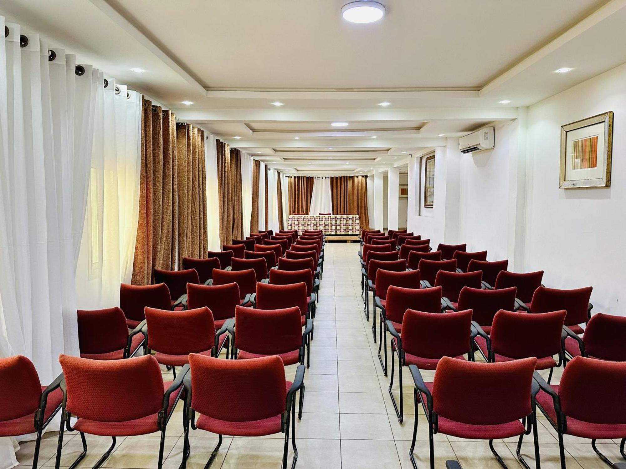 Hotel Yaahot à Yaoundé Extérieur photo
