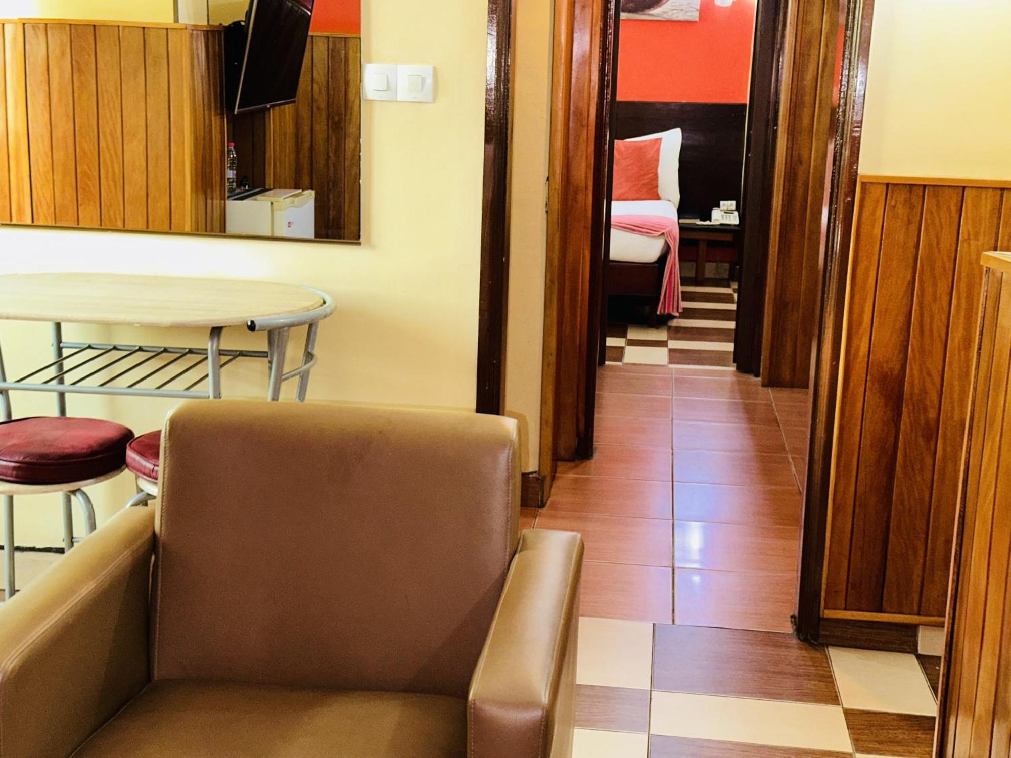 Hotel Yaahot à Yaoundé Extérieur photo