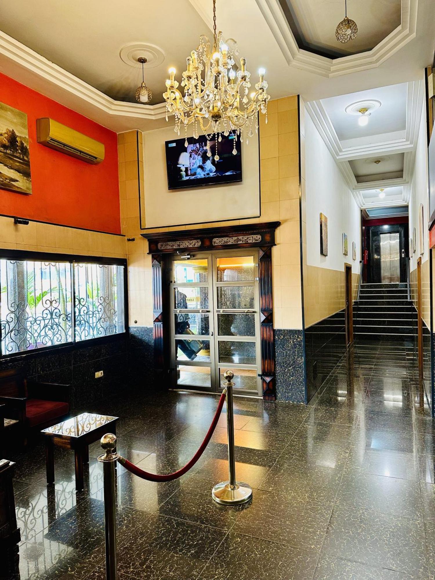 Hotel Yaahot à Yaoundé Extérieur photo