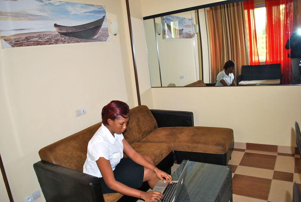 Hotel Yaahot à Yaoundé Extérieur photo