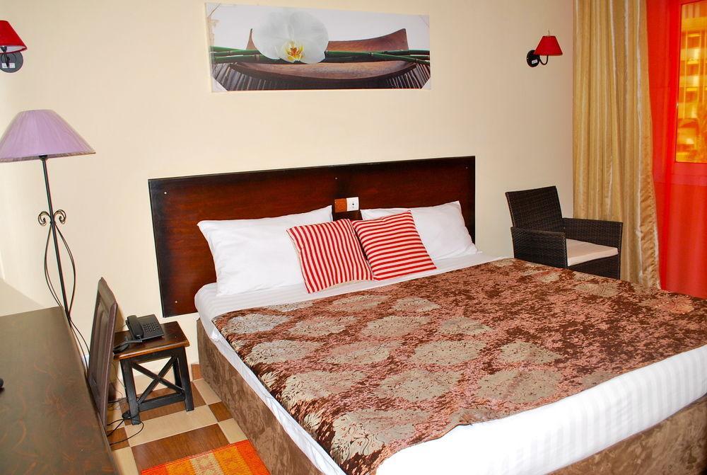 Hotel Yaahot à Yaoundé Extérieur photo