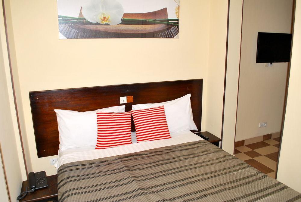 Hotel Yaahot à Yaoundé Extérieur photo