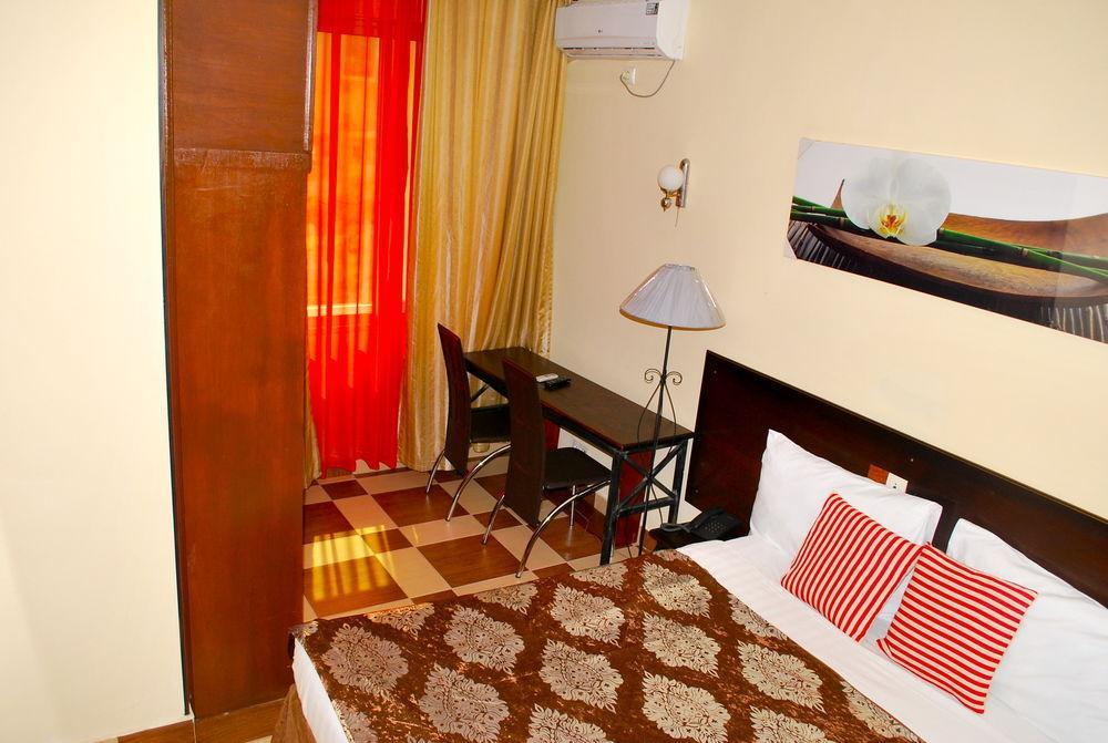 Hotel Yaahot à Yaoundé Extérieur photo