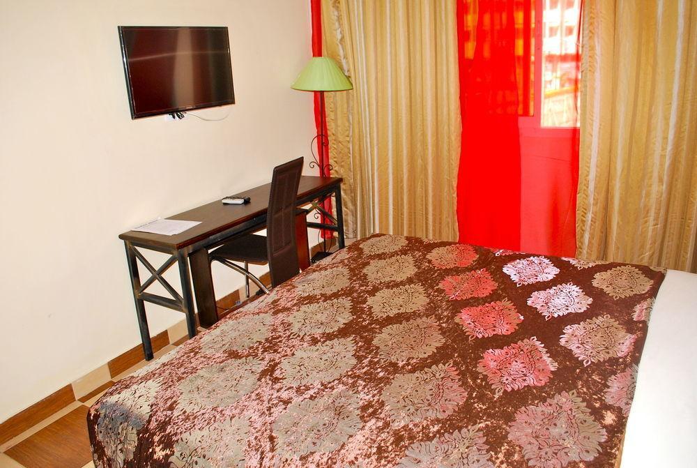 Hotel Yaahot à Yaoundé Extérieur photo