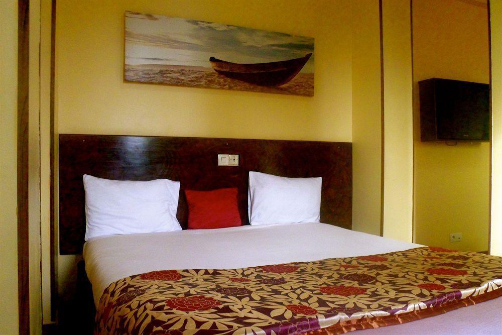 Hotel Yaahot à Yaoundé Extérieur photo