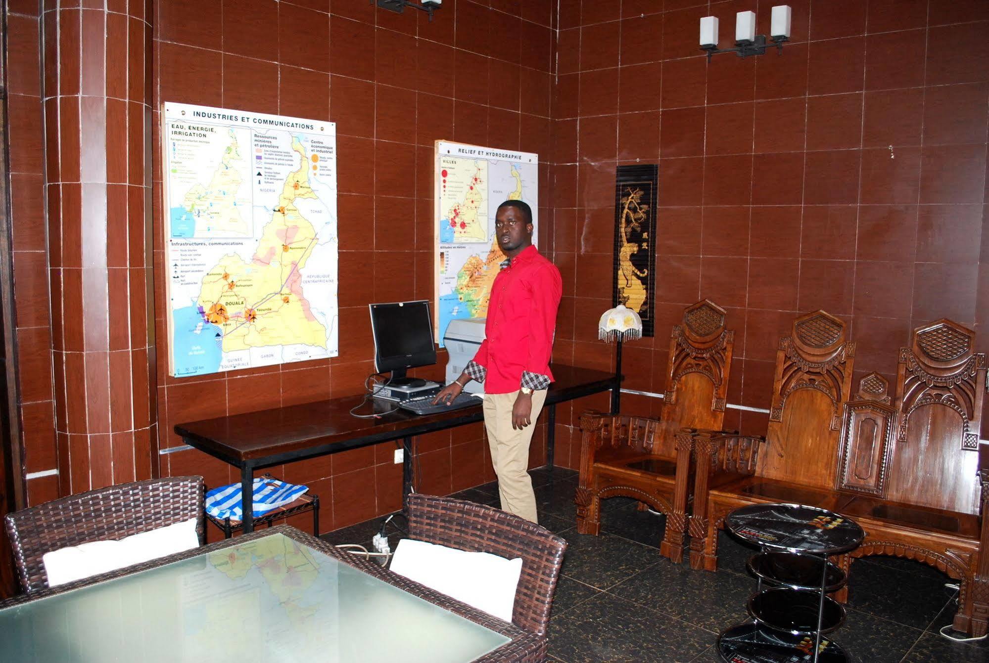 Hotel Yaahot à Yaoundé Extérieur photo