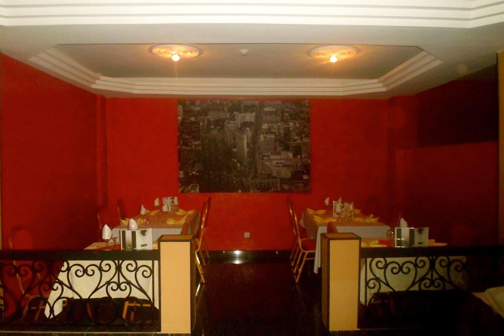 Hotel Yaahot à Yaoundé Extérieur photo