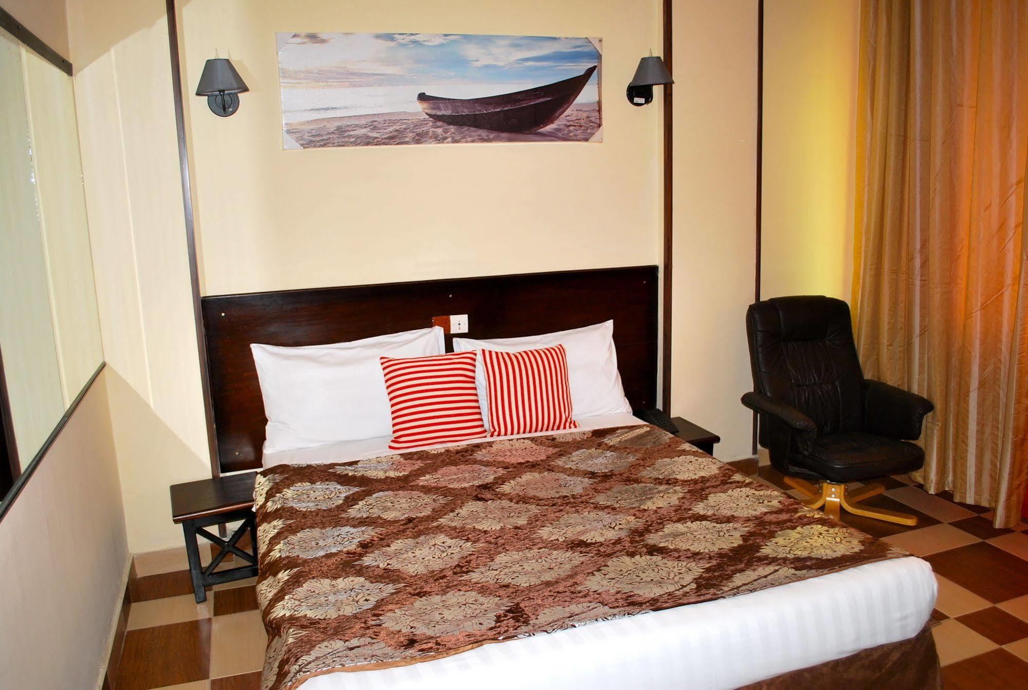Hotel Yaahot à Yaoundé Extérieur photo
