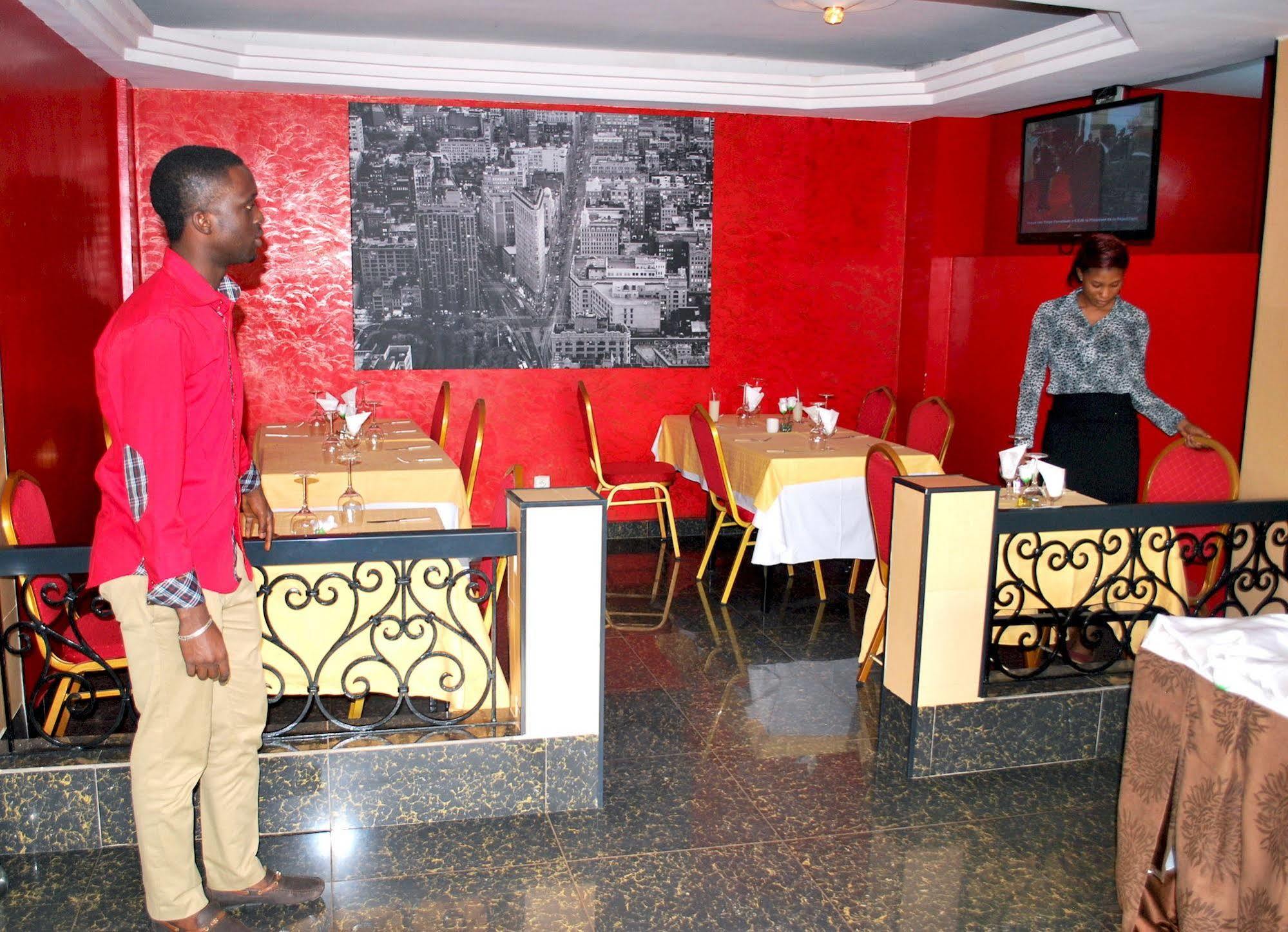 Hotel Yaahot à Yaoundé Extérieur photo