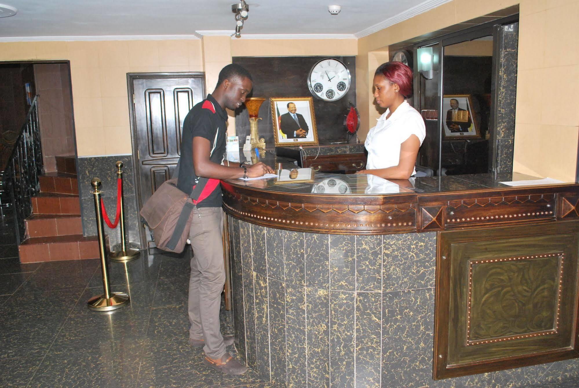 Hotel Yaahot à Yaoundé Extérieur photo